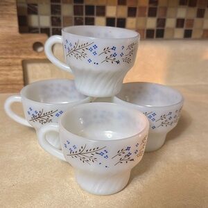 Vintage termocrisa milk glass mugs‎
